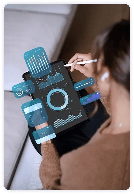 mulher-analisando-graficos-tablet